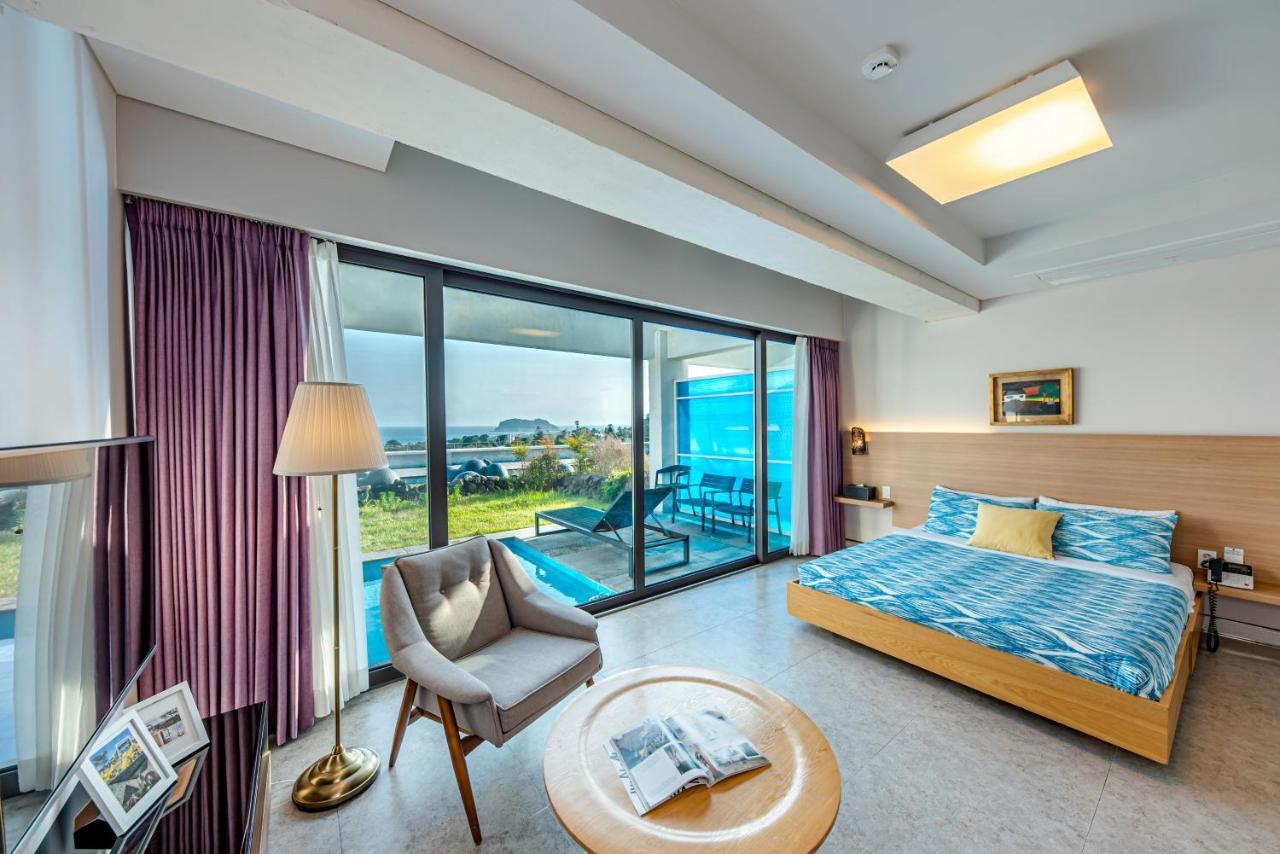 Jeju Bom *