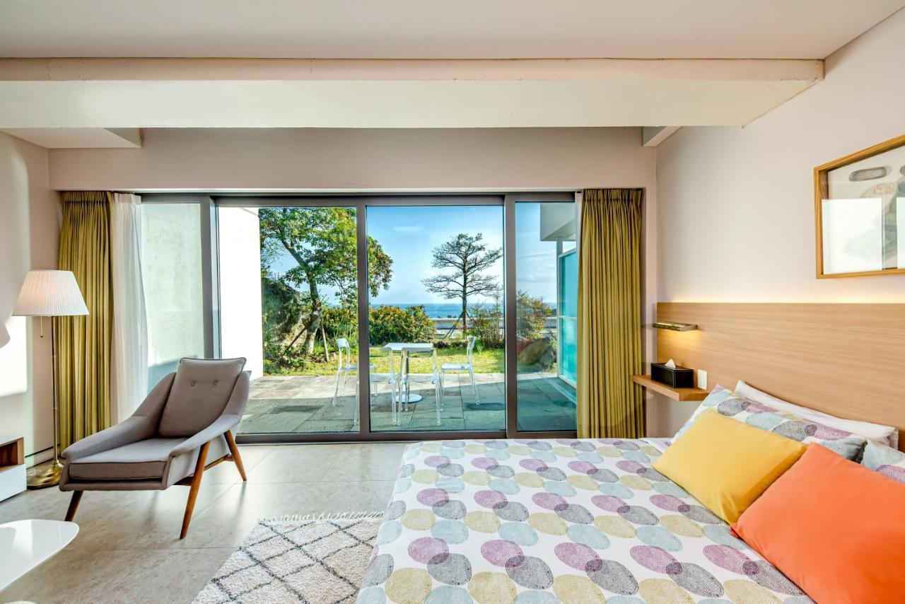 Jeju Bom *